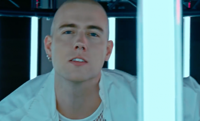 Alex Aris « Wrong Love »