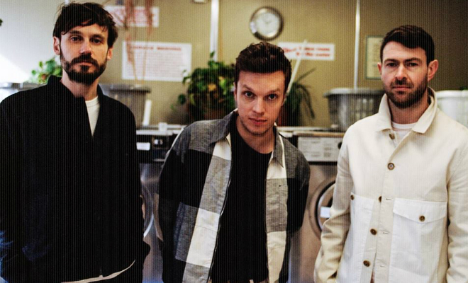 friendly fires love like waves