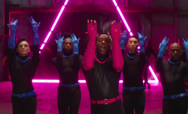 Todrick Hall fabuleux avec « Nails, Hair, Hips, Heels