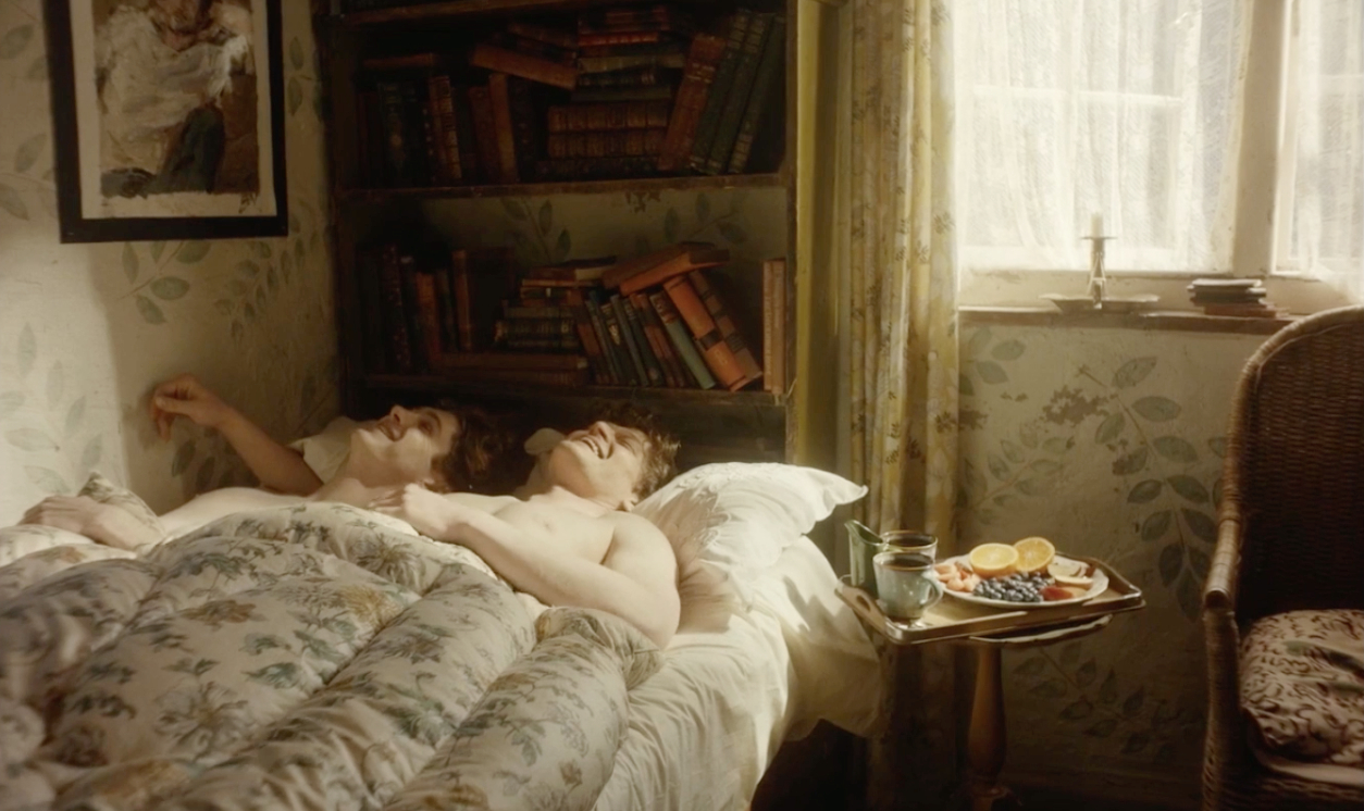 Romance gay dans le film Les fleurs du silence