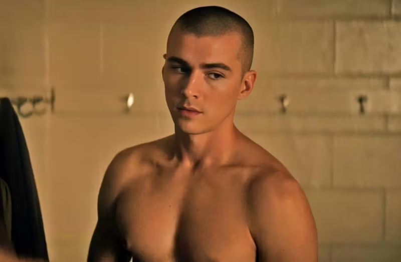 miles heizer dans la série boots