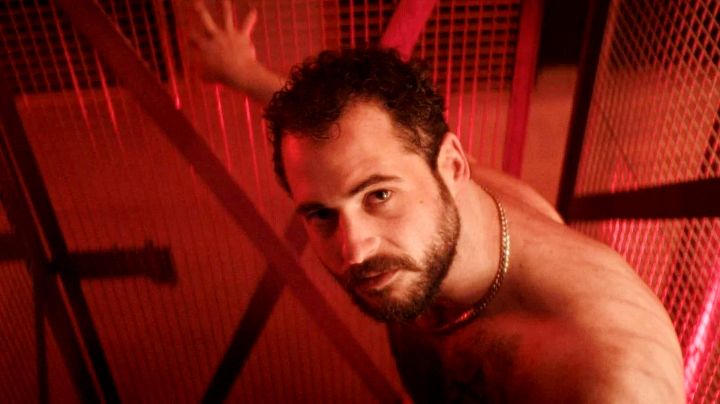 oliver sublet dans le film departures (embarquement immédiat)