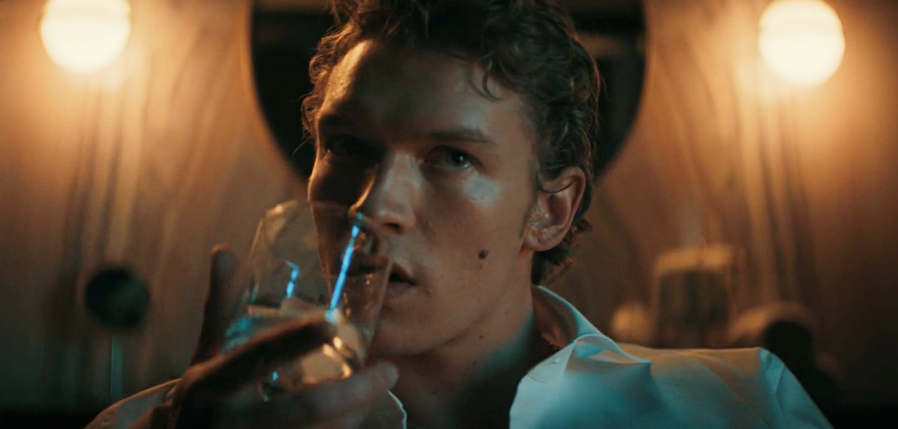 Ilya dans la série Heated Rivalry, un personnage russe gay 