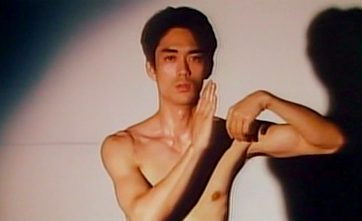 critique du film Muscle de muscle, le film rare et subversif de Hisayasu Satô
