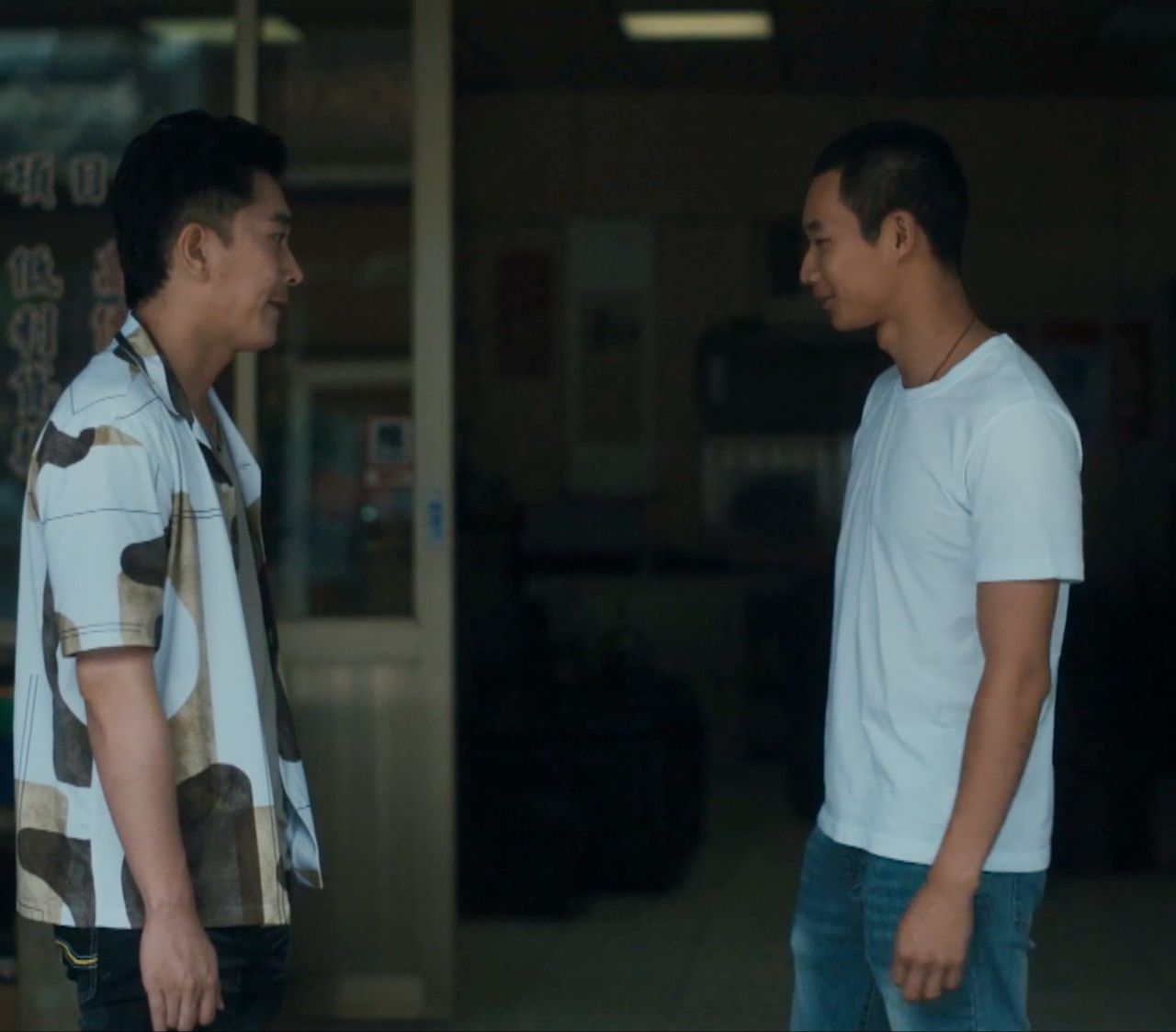 romance gay entre deux anciens détenus dans le film Silent Sparks